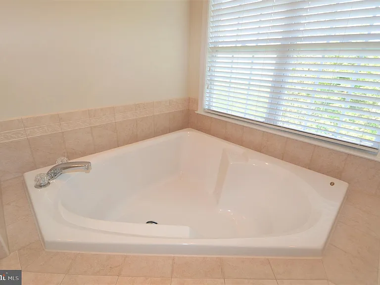 25140 Boomerang Ter — Photo 34