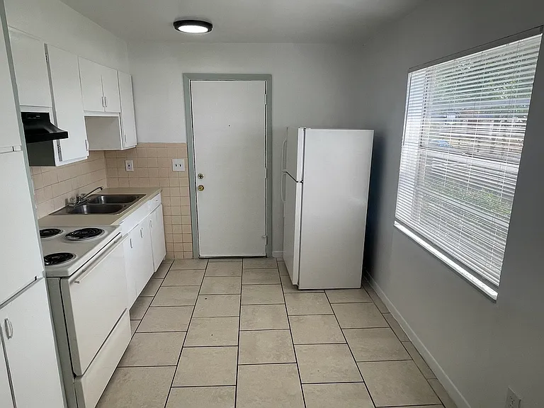 3810 N 48th St #B — Photo 3
