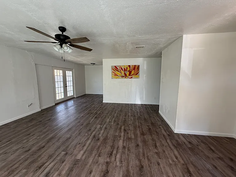 819 Sandalwood Ln — Photo 11
