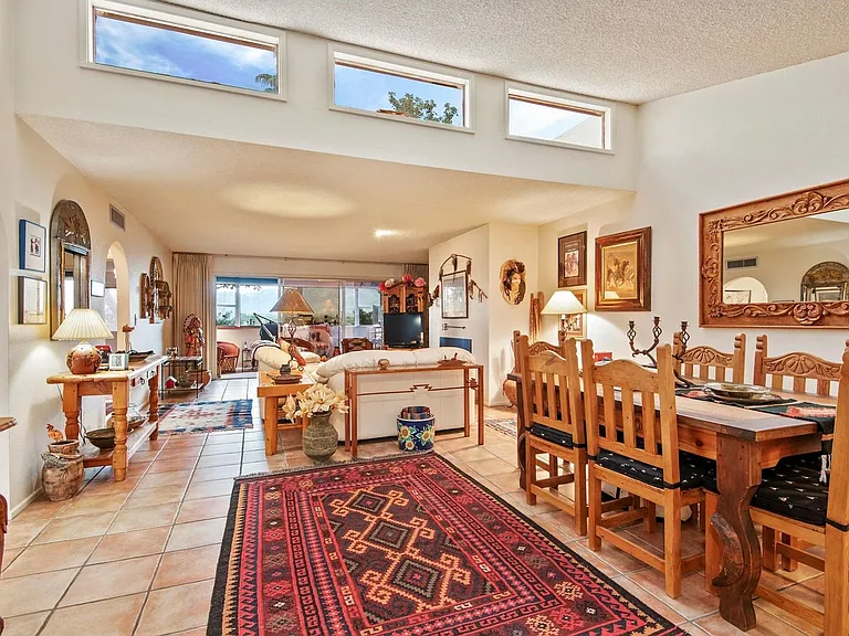 524 N Dodge Blvd — Photo 4