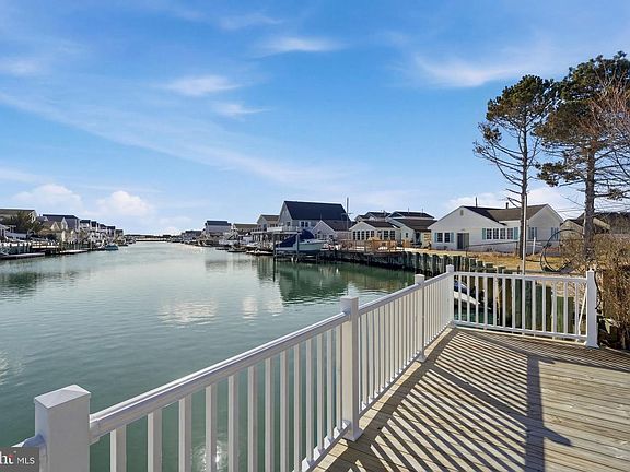 5th image of 154 N Spinnaker Dr