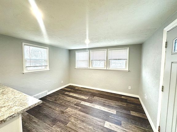 3rd image of 516 Stilley Rd