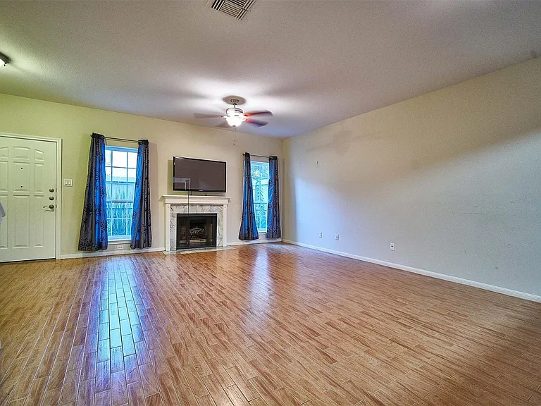 2816 Holly Hall St — Photo 4