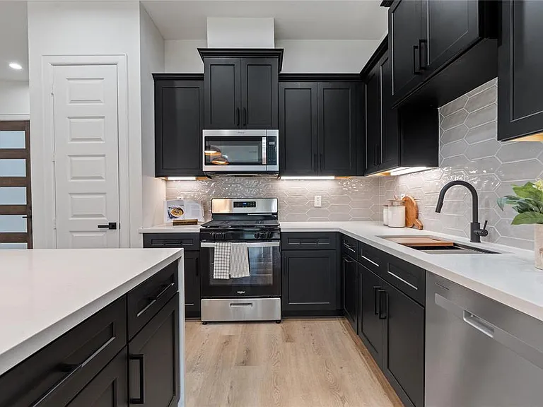 6321 Foster St — Photo 4