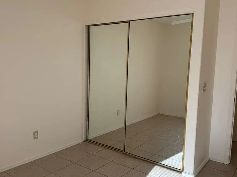 1181 W Chicago St — Photo 24