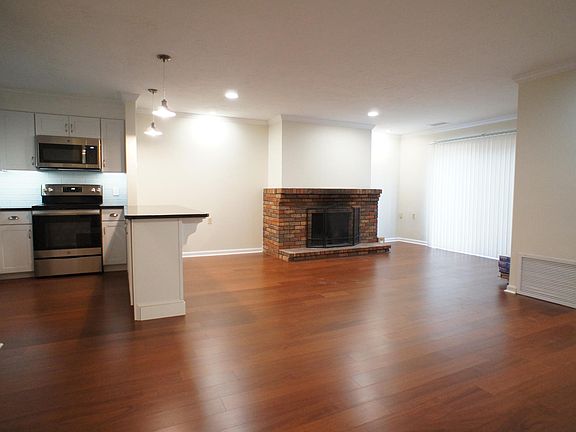 4th image of 125 Quincy Shore Dr #13