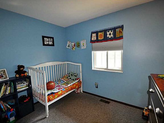 4th image of 768 Skylark Dr