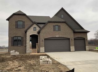 35621 Windridge Dr, New Baltimore, MI 48047