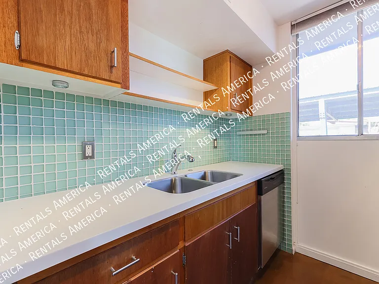 4202 N 38th St #8 — Photo 11