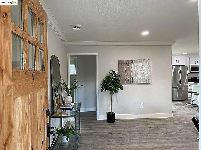 155 Taylor Blvd — Photo 3
