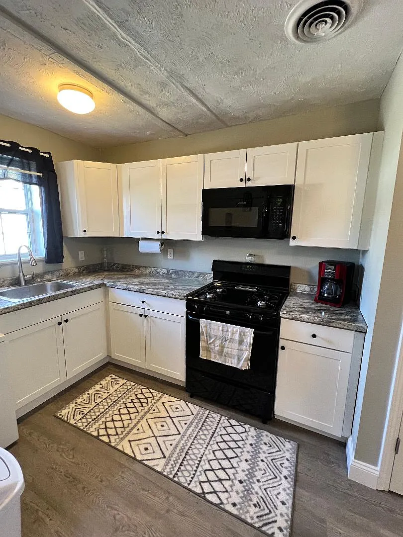 2 bed, 912 sqft, $1,400 — Photo 2