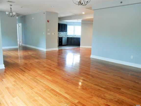 4th image of 93 Hempstead Ave APT 200