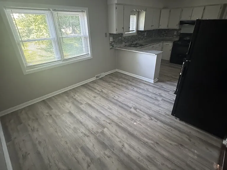 6625 Thurston Ave — Photo 7