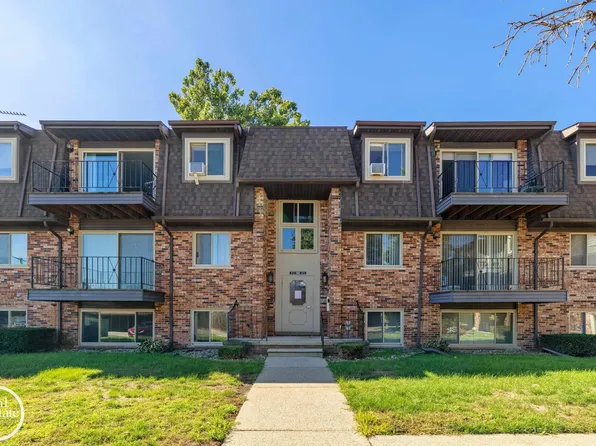 313 Riviera Dr #67, Saint Clair Shores, MI 48080