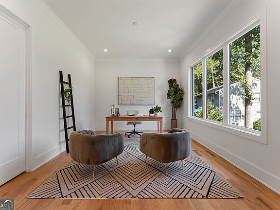 3rd image of 3047 Bunker Hill Cir