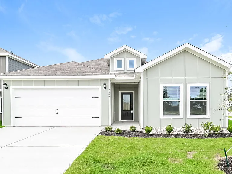 1500 Harvester Dr — Photo 1