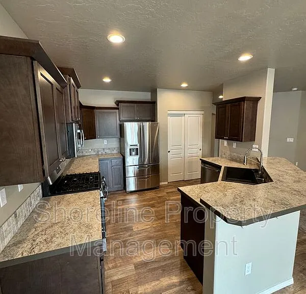 511 Diamond Lake St — Photo 66
