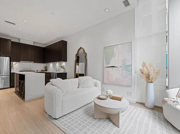 141 E 1st Ave, Vancouver, BC V6A 0E8