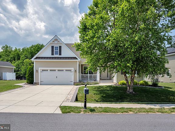 3rd image of 35516 Hedgerow Ln
