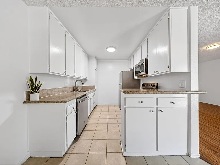 20317 Saticoy St — Photo 22
