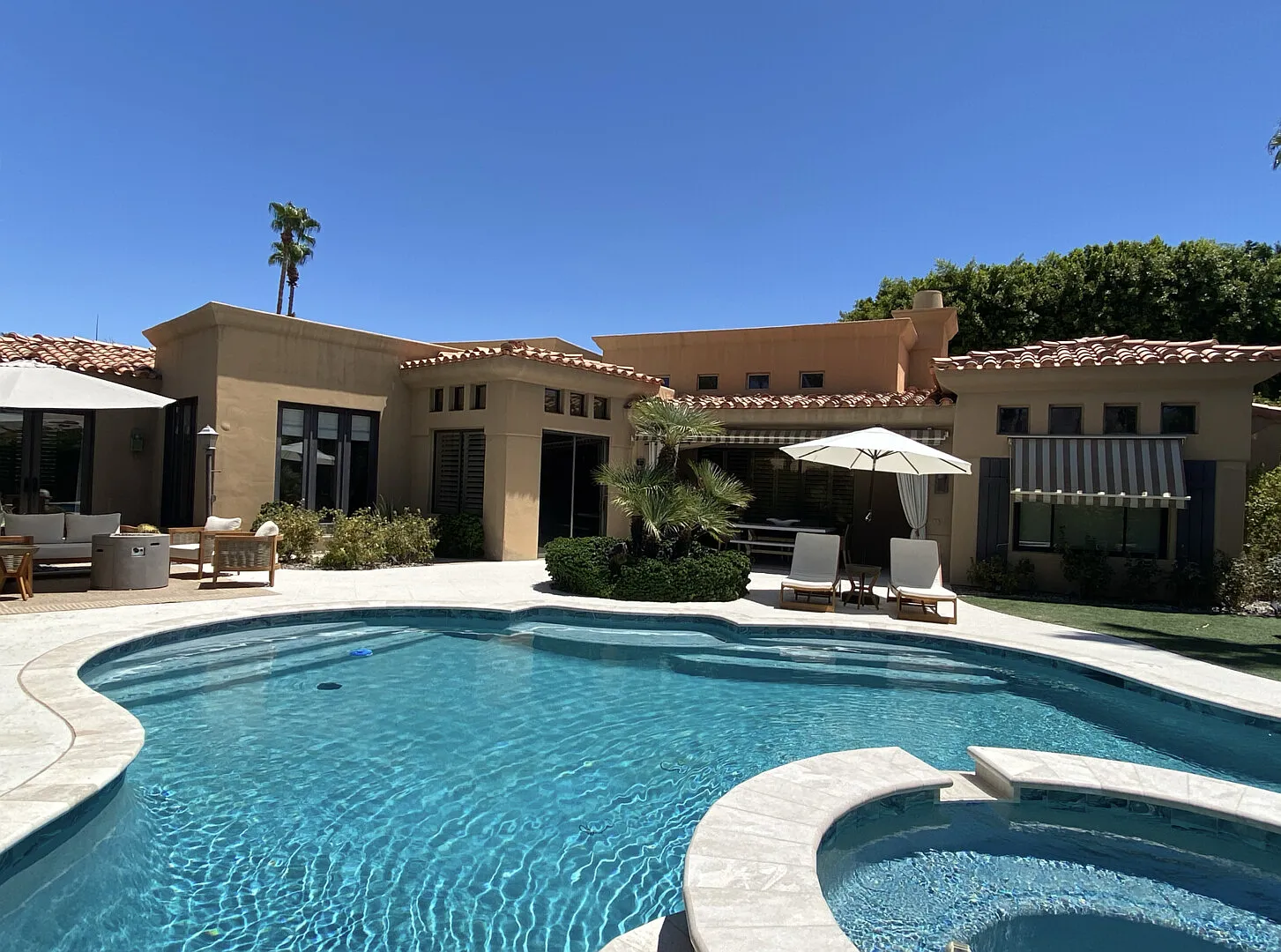 Palm Vista Luxury Retreat in La Quinta California - King bed and... — Photo 1