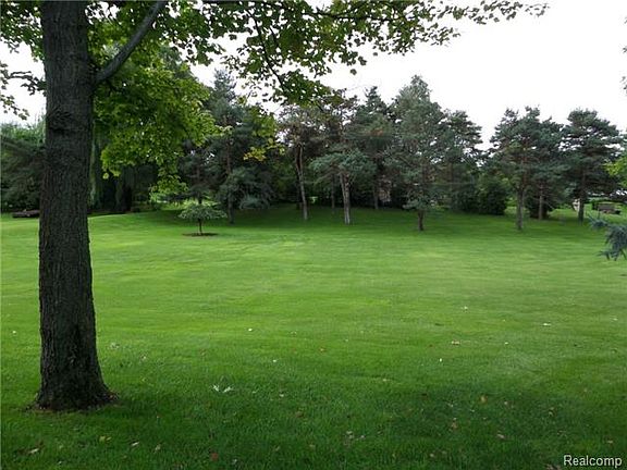 4th image of 2071 Golfcrest Dr