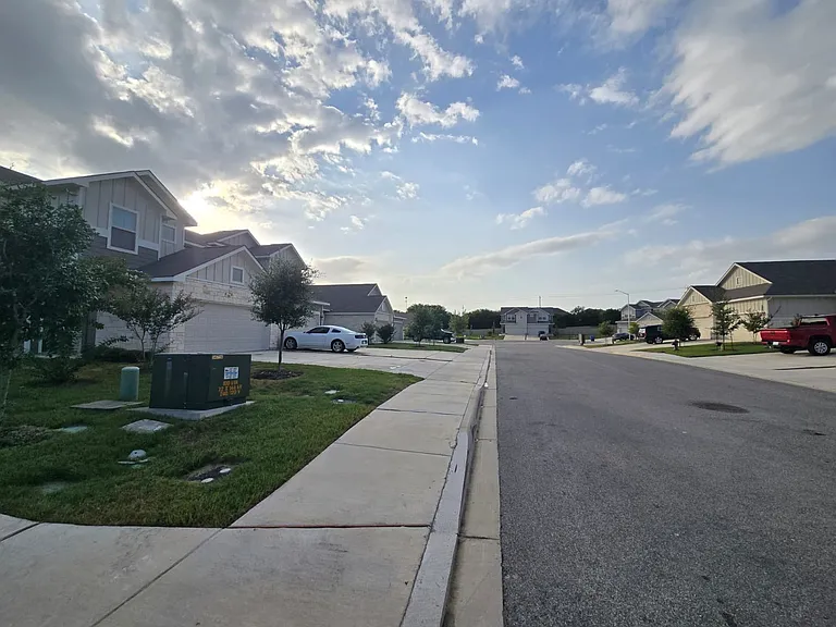 313 Caleb Ct — Photo 41