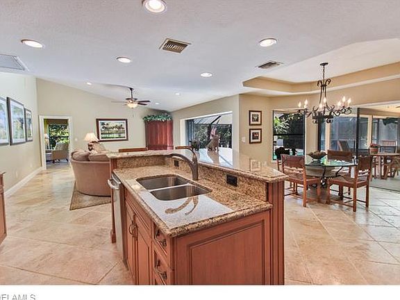 3rd image of 3739 Woodlake Dr