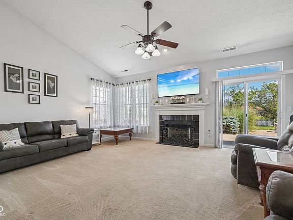 3rd image of 1098 Springwater Cir