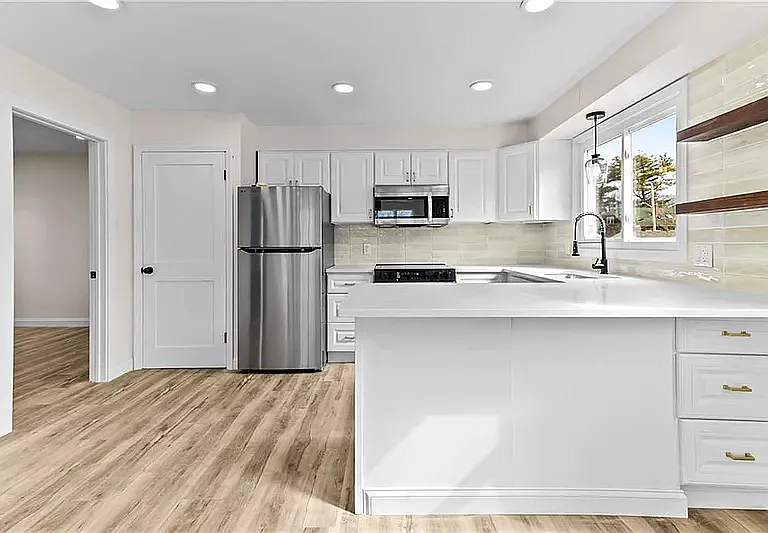 21-23 Joy St #2 — Photo 3
