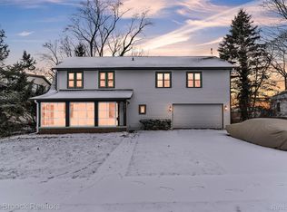 23009 Maple Ave, Farmington, MI 48336