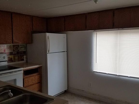 2nd image of 121 N Contor Ave #121