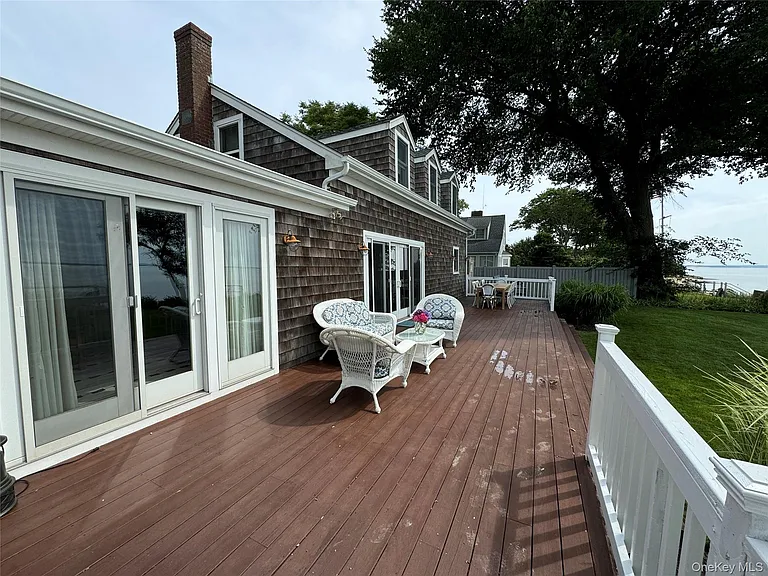 1429 Peconic Bay Blvd — Photo 18