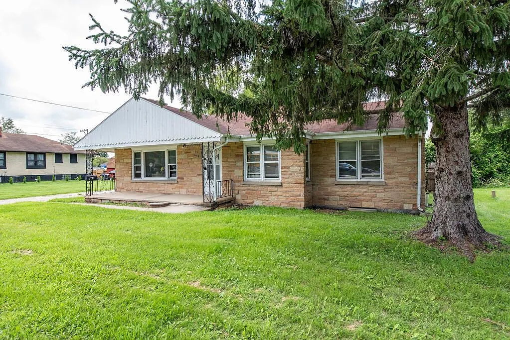 3 bed, 1.5 bath, 1572 sqft, $2,200 — Photo 3