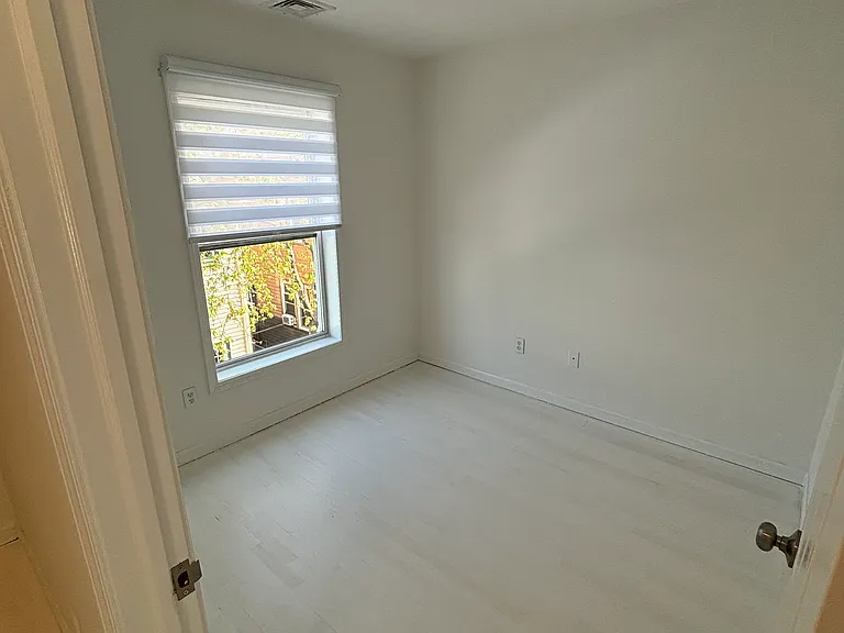 235 Keen St #1R — Photo 8