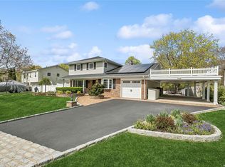 20 Carnegie Dr, Smithtown, NY 11787