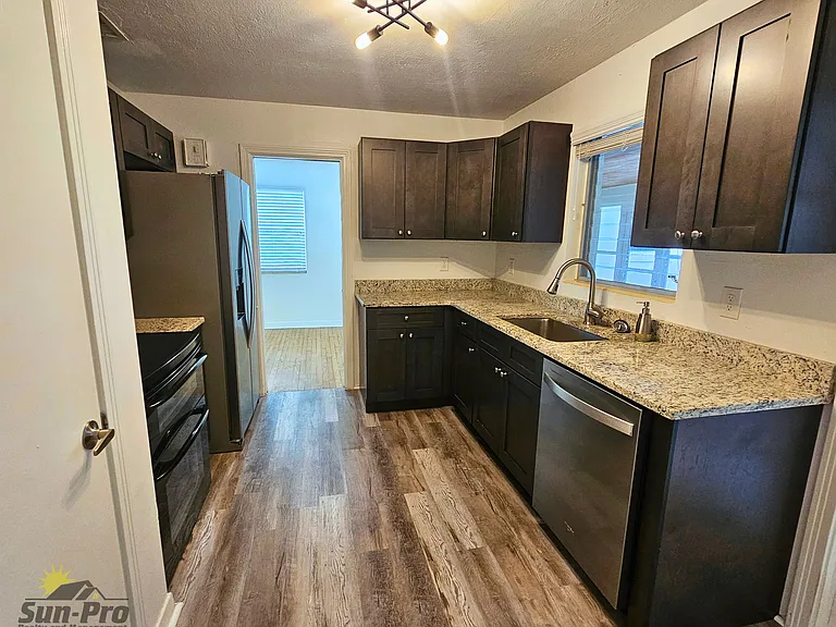 475 Riverside Dr — Photo 16