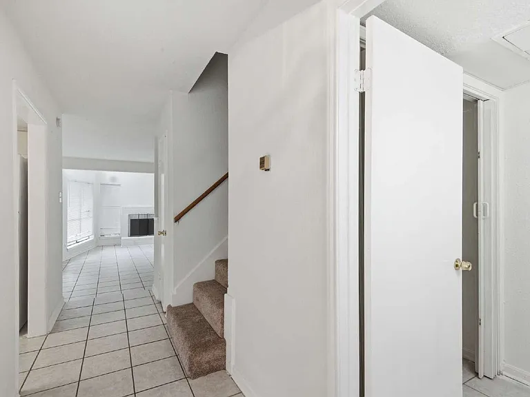 11217 Briar Forest Dr — Photo 12
