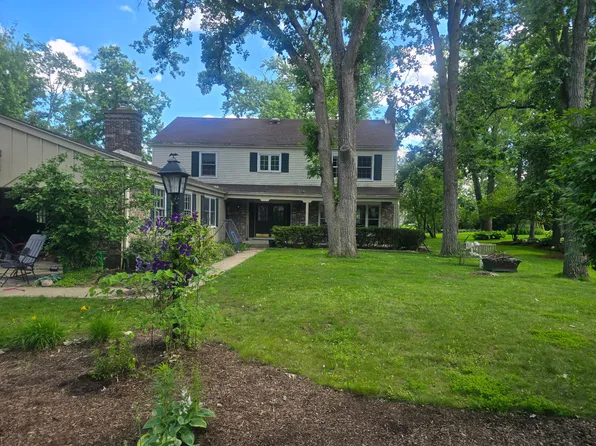 15 Dukes Ln, Lincolnshire, IL 60069