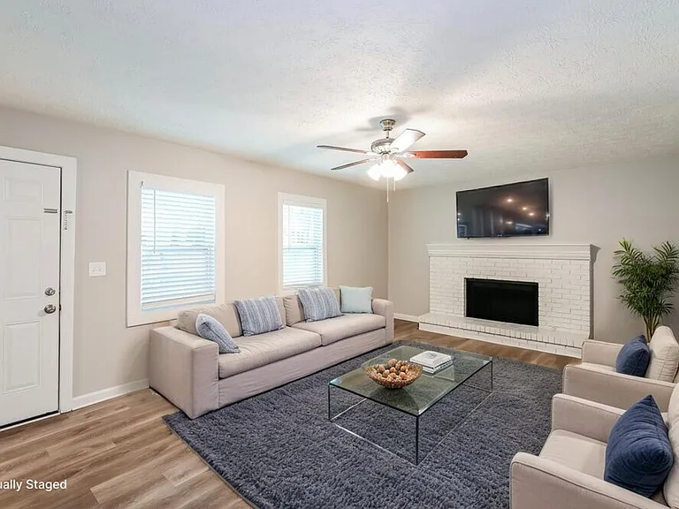 1910 Meadowchase Ct — Photo 5
