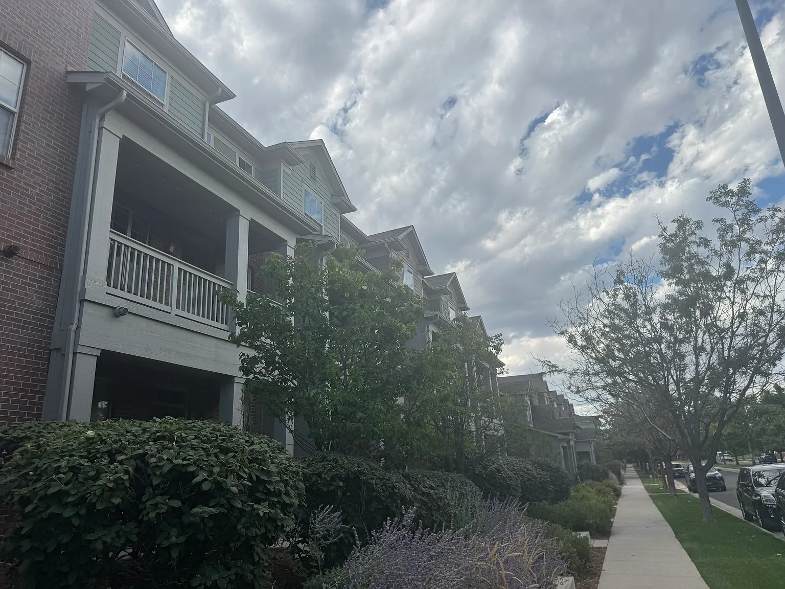 2 bed, 2.5 bath, 1097 sqft, $2,400 — Photo 3