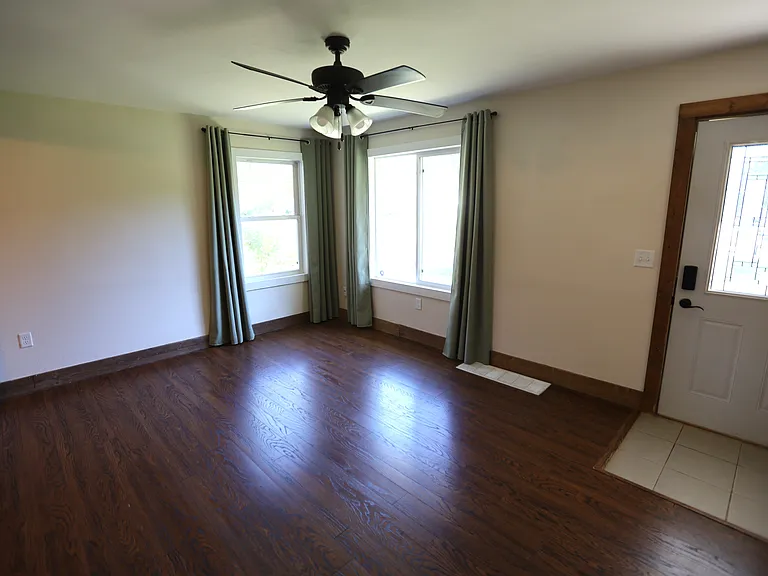 736 Summer St — Photo 3