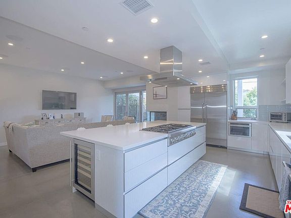 3rd image of 2435 32nd St