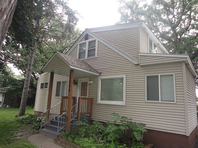 1st image of 3056 Fairview Ave N