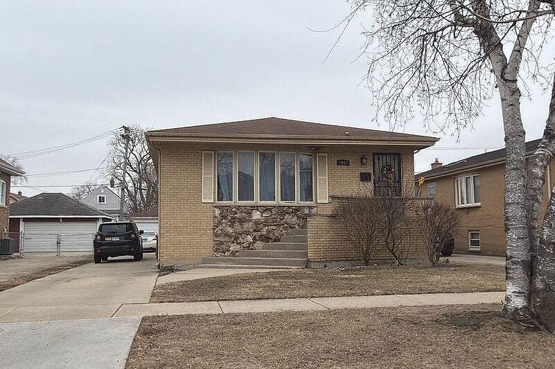 1st image of 3947 Center Ave