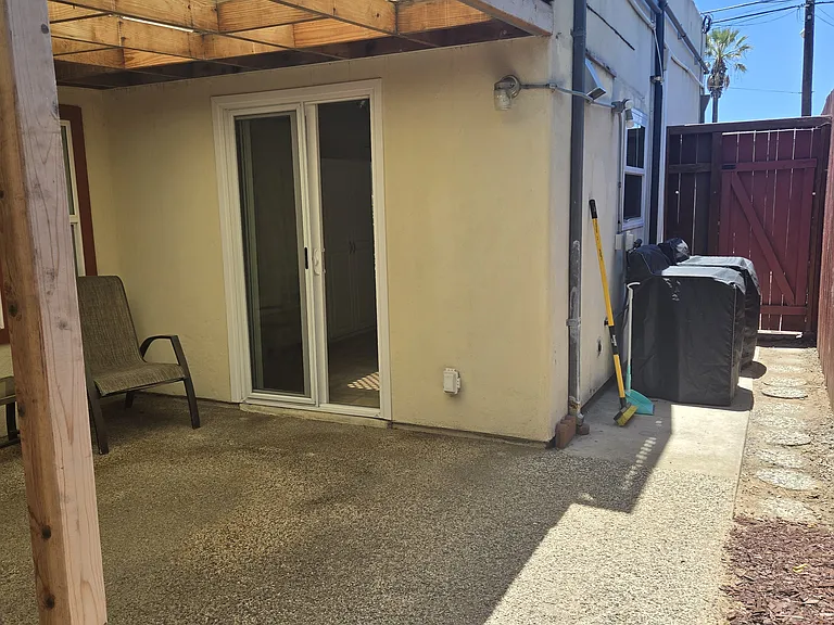 411 2nd St #1 — Photo 32
