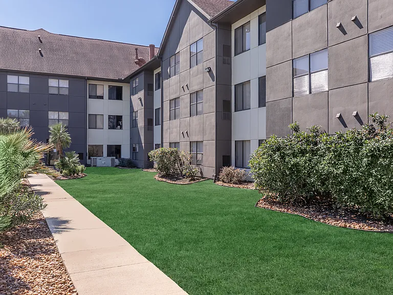 Perla 249 Apartments — Photo 15