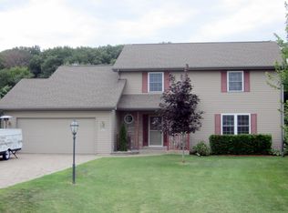 N73W30975 Kentucky Oaks Way, Hartland, WI 53029