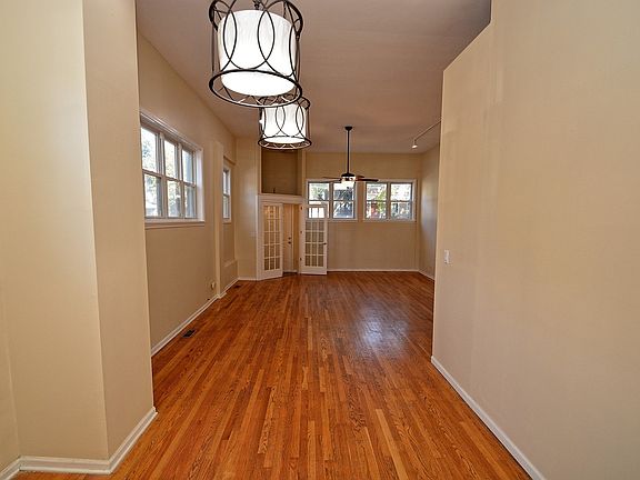 4th image of 1847 W Melrose St APT 1