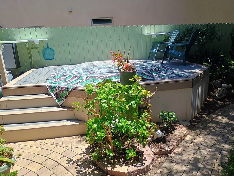 Jacuzzi (Covered)